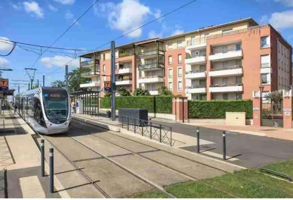 L Oasis studio proche hôpital et aéroport Piscine Parking &Netflix Toulouse