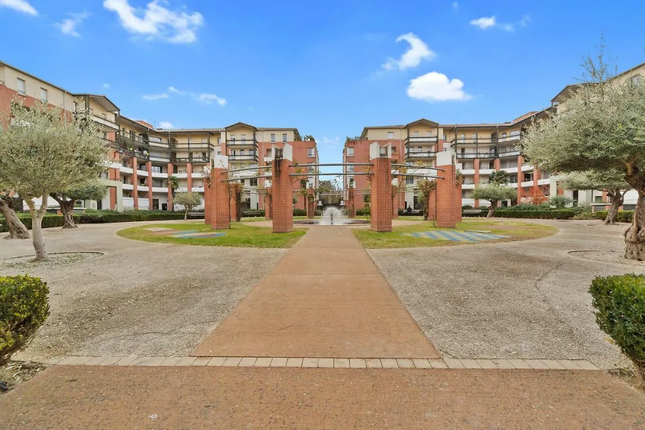 L Oasis studio proche hôpital et aéroport Piscine Parking &Netflix Toulouse
